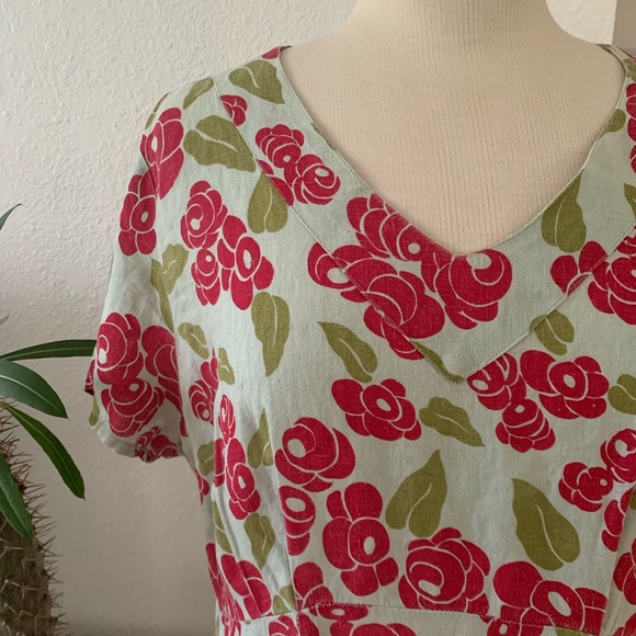 Linen dress with cherry colored flower print; swingy; v-neck; short sleeves - Picture 3 of 15